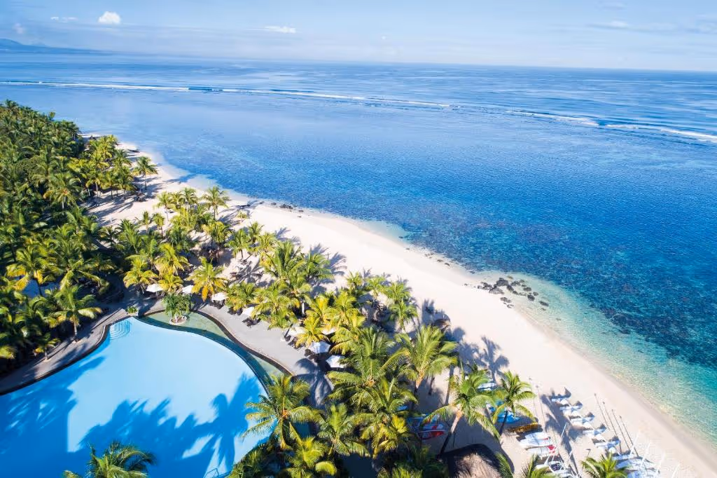victoria-beachcomber-mauritius-1-padel-courts-pointe-aux-piments-property1.jpg