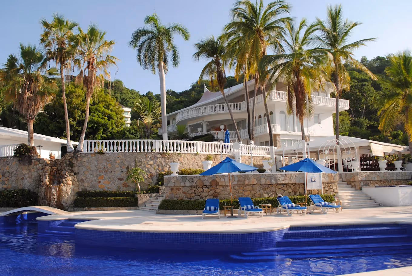villa-vera-hotel-spa-&-racquet-club-mexico-2-padel-courts-acapulco-property1.jpg