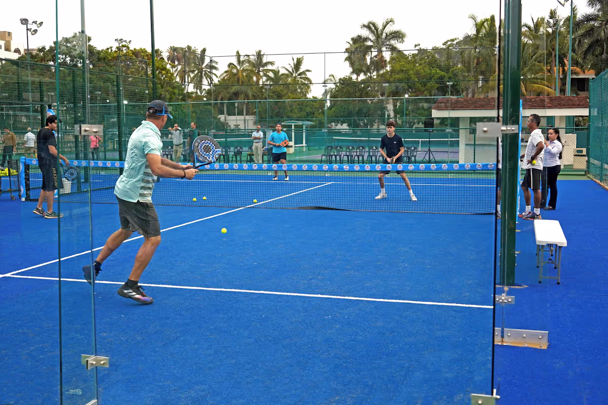 ElCidGranadaHotel CountryClub-Mexico-2-Mazatlán-court3.jpg