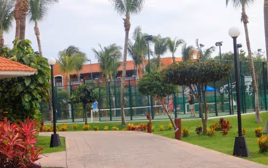 barceló-maya-colonial-mexico-2-padel-courts-xpu-ha-court3.jpg