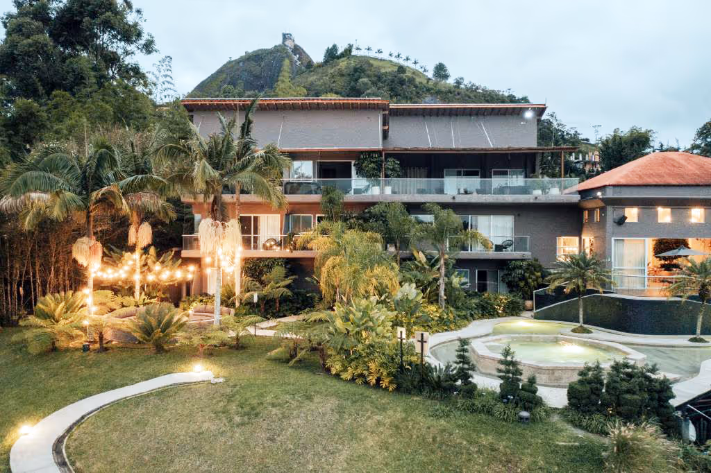 TauHouse-2-Colombia-Guatapé-property1.jpg
