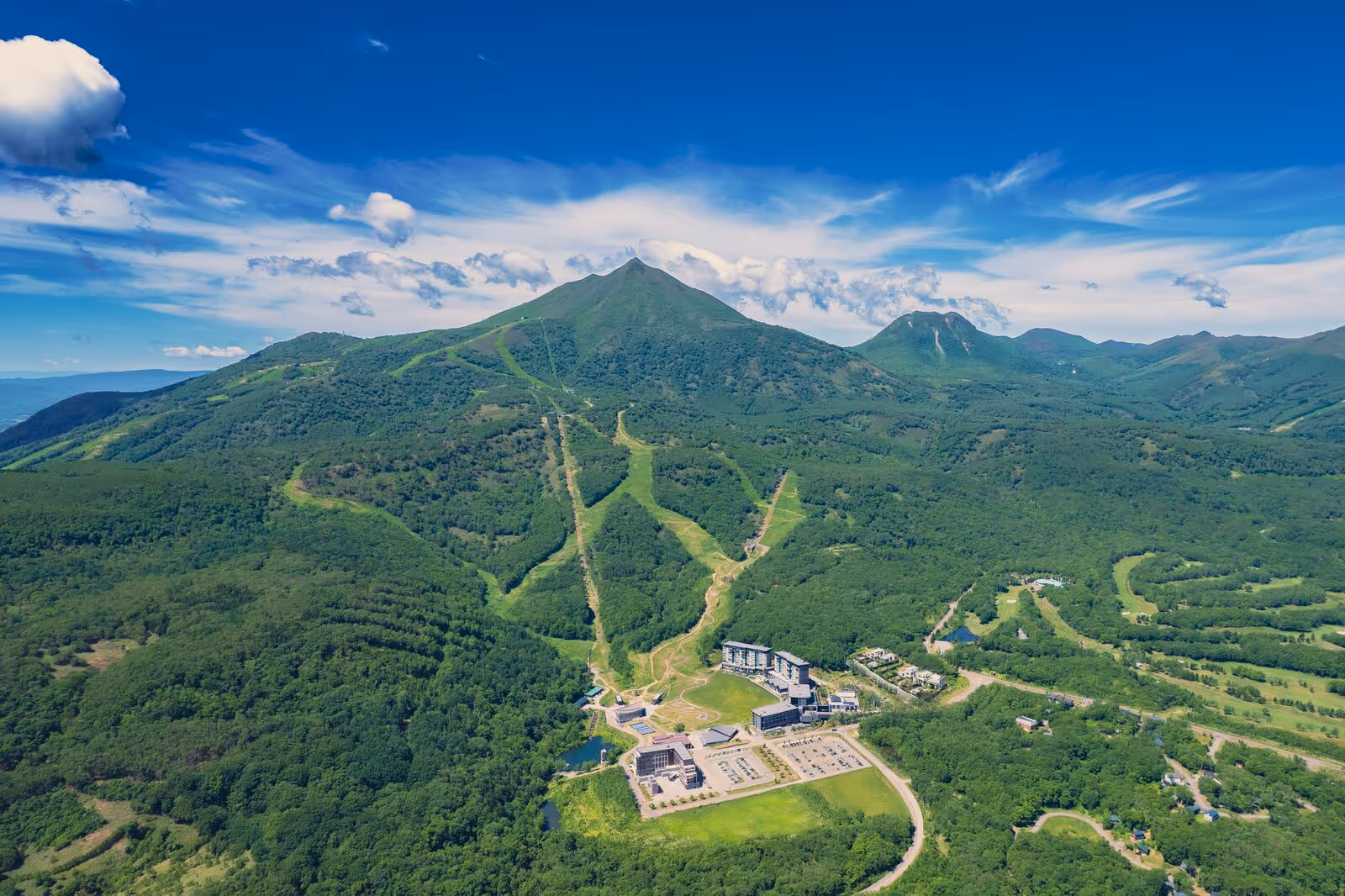 niseko-hanazono-resort-japan-1-padel-courts-hokkaido-property-1.jpeg