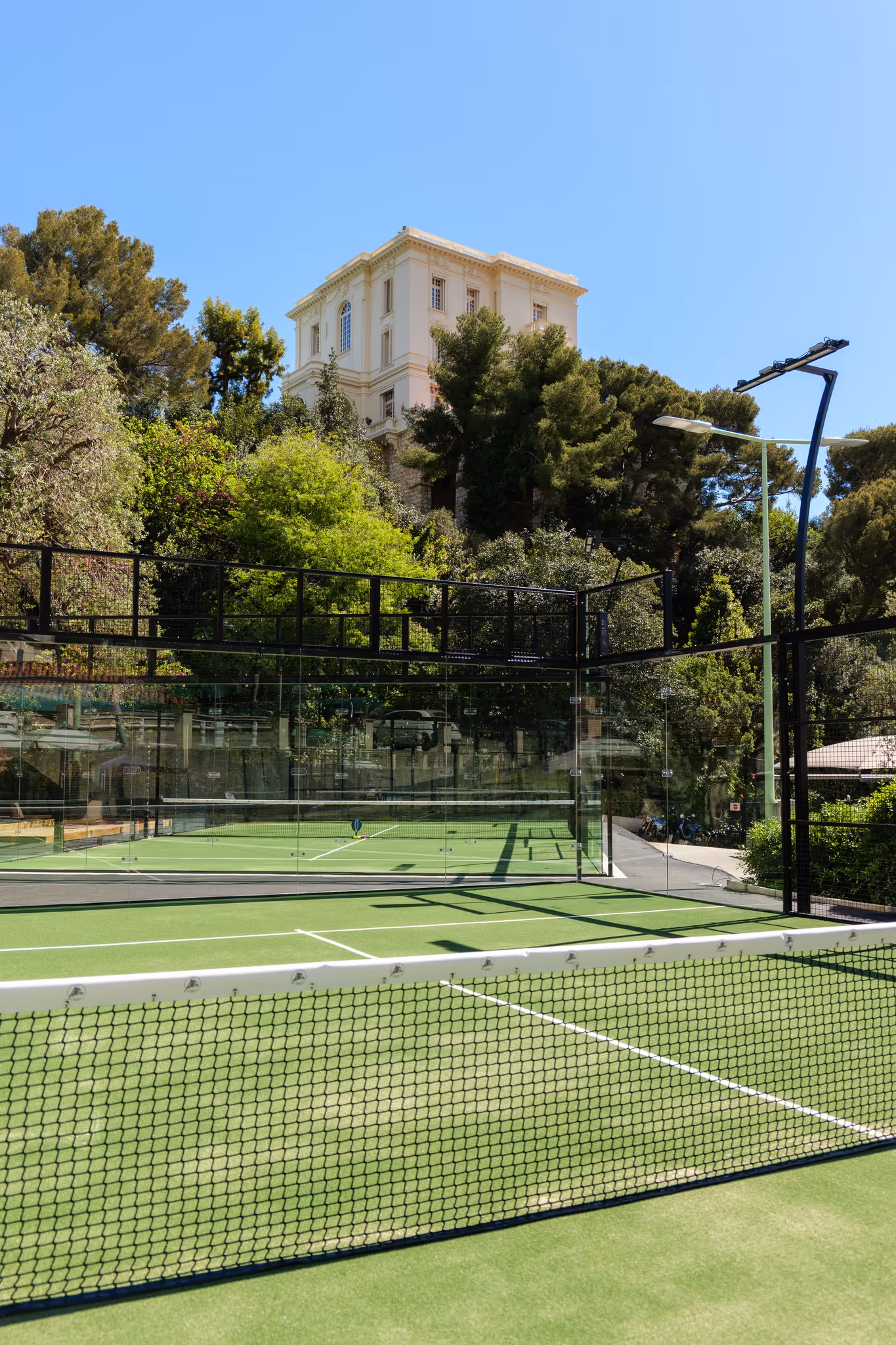 Monte-CarloBeach-France-2- Provence-Alpes-Côted'Azur-court1.jpg