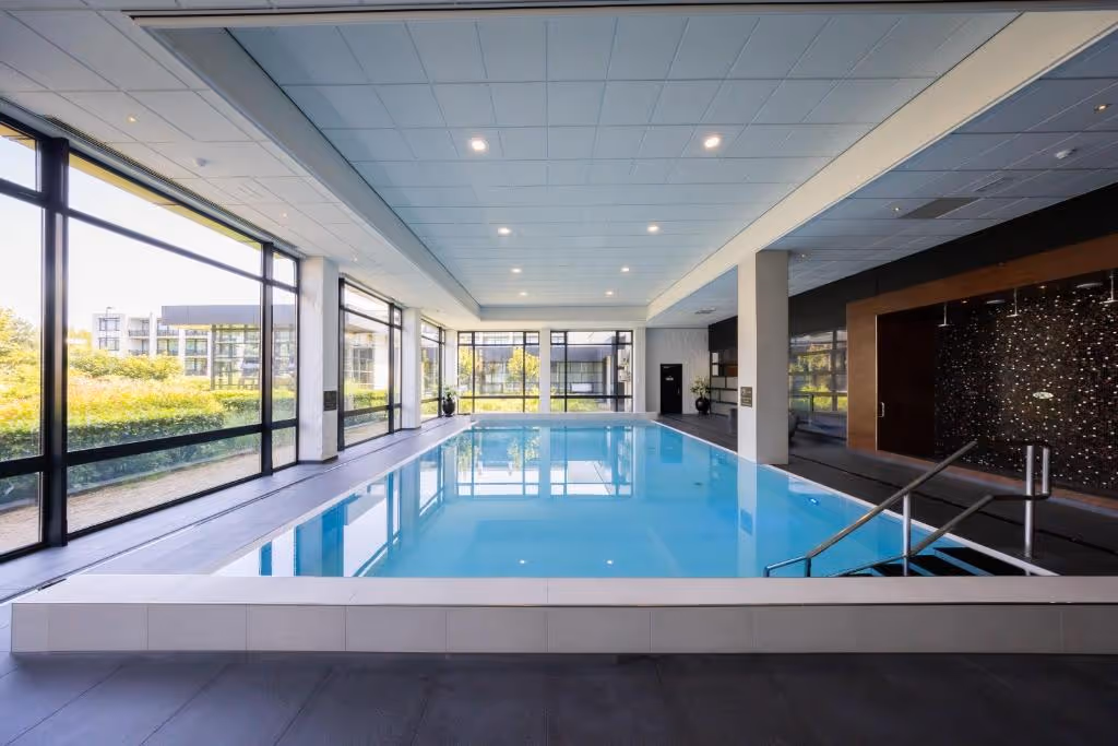 valk-hotel-schiphol-netherlands-1-padel-courts-north-holland-property2.jpg