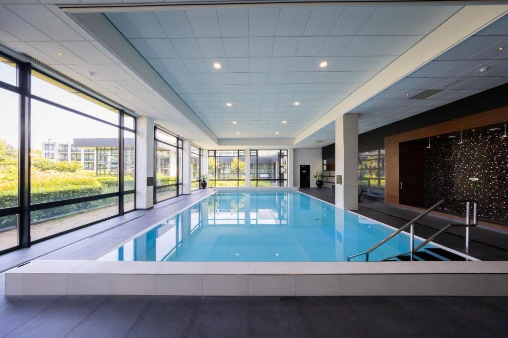 valk-hotel-schiphol-netherlands-1-padel-courts-north-holland-property2.jpg