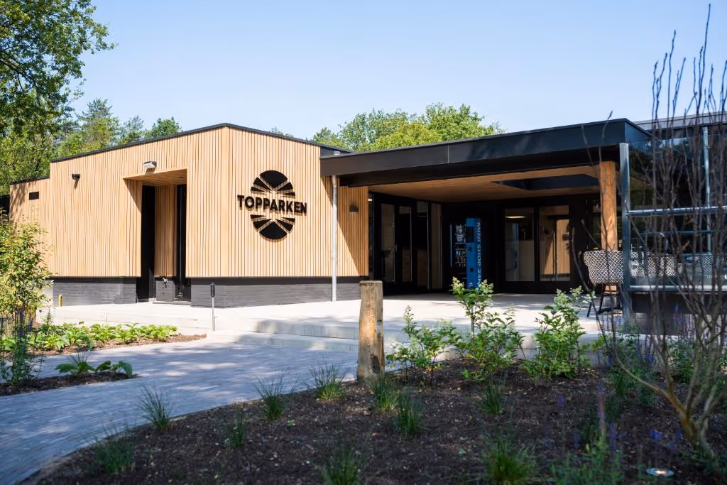 resort-de-brabantse-kempen--2-padel-courts-lage-mierde-property1.jpg