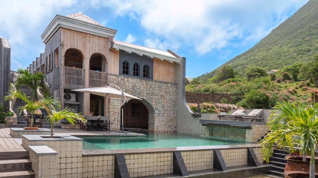 whale-tails-boutique-hotel--1-padel-courts-sint-eustatius-property1.jpg