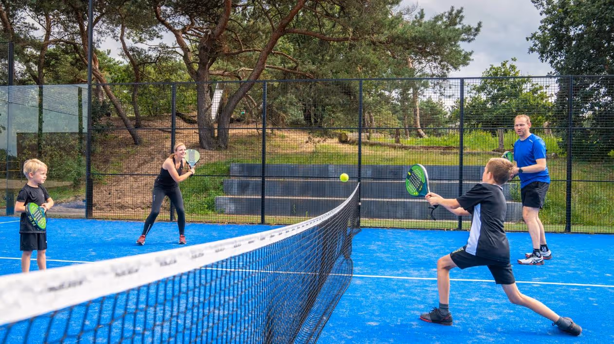 marina-resort-well-netherlands-1-padel-courts-well-court4.jpg