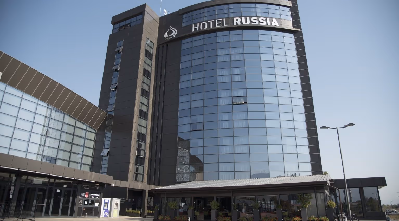 hotel-russia-north-macedonia-2-padel-courts-skopje-property1.jpg