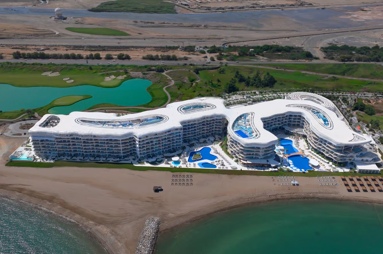 the-st.-regis-al-mouj-muscat-resort-oman-1-padel-courts-muscat-property1.jpeg