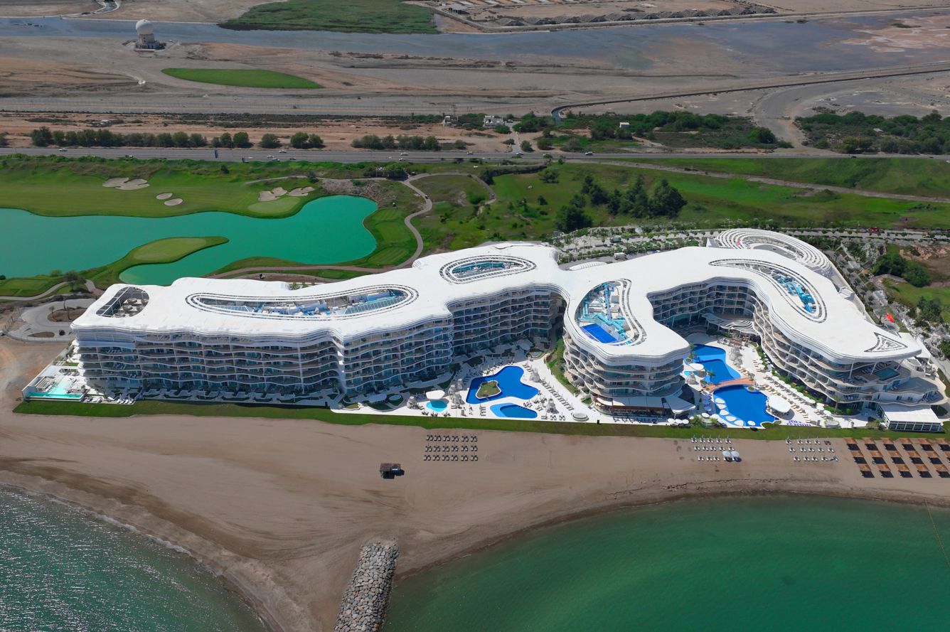the-st.-regis-al-mouj-muscat-resort-oman-1-padel-courts-muscat-property1.jpeg