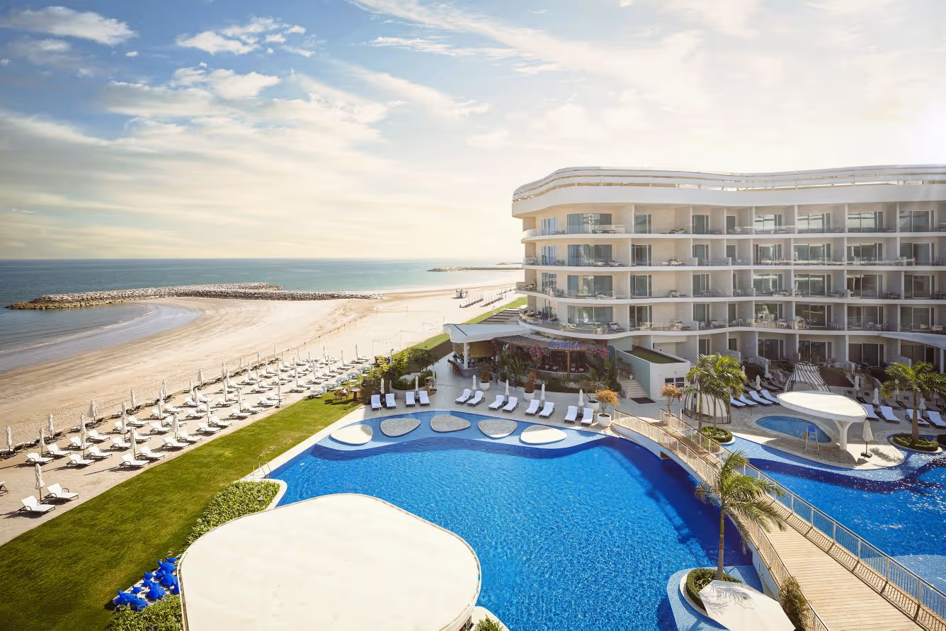 the-st.-regis-al-mouj-muscat-resort-oman-1-padel-courts-muscat-property2.jpeg