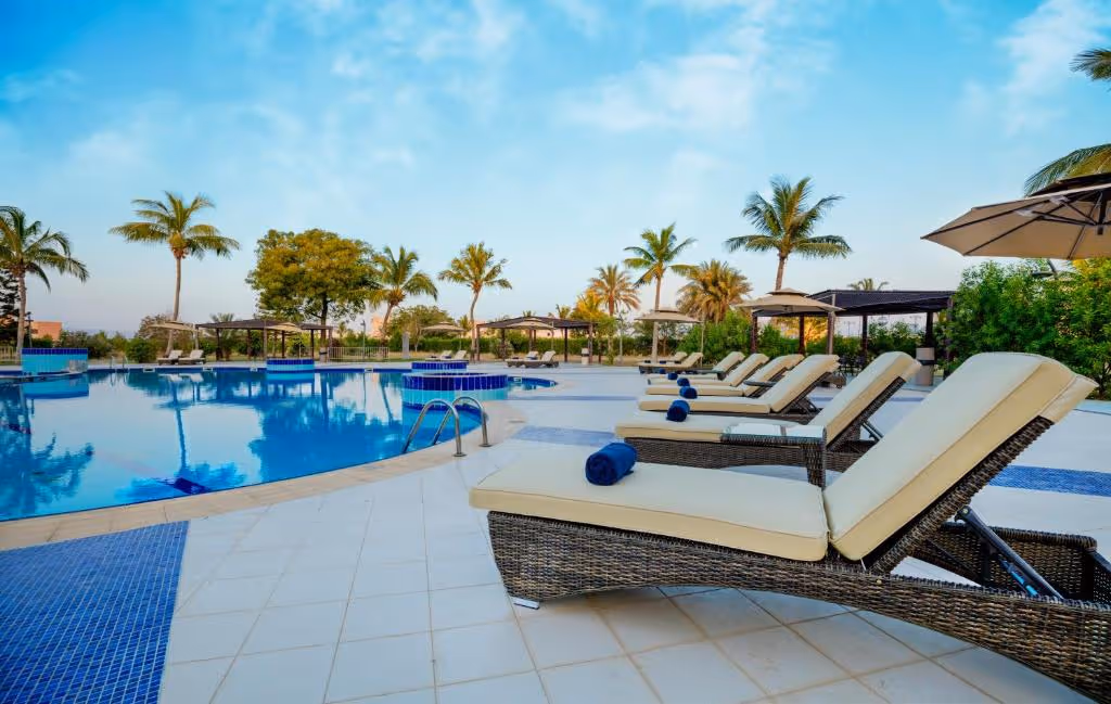 hamdan-plaza-hotel-oman-4-padel-courts-salalah-property2.jpg