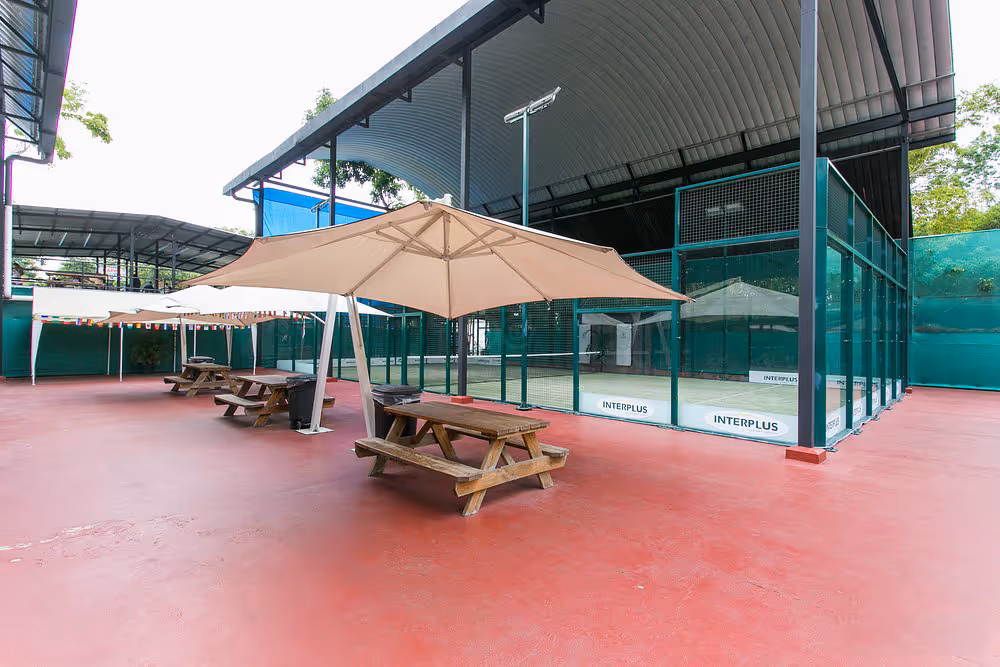 riande-aeropuerto-hotel-casino-panama-3-padel-courts-panamá-court2.jpg