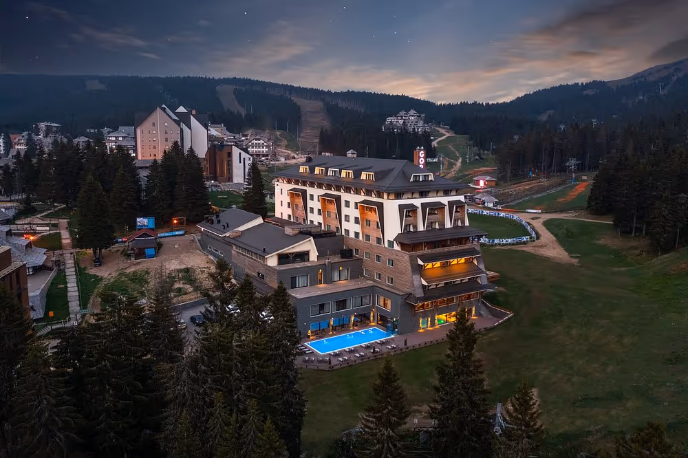 gorski-hotel-&-spa--1-padel-courts-kopaonik-property1.jpg