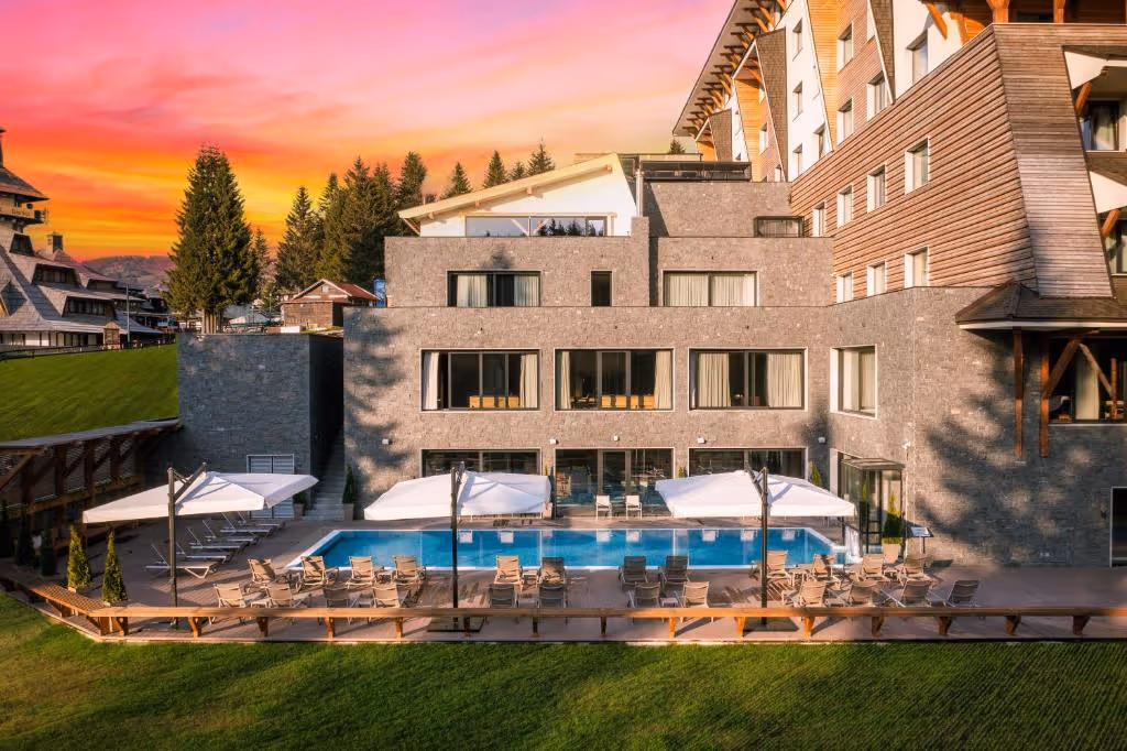 gorski-hotel-&-spa--1-padel-courts-kopaonik-property2.jpg