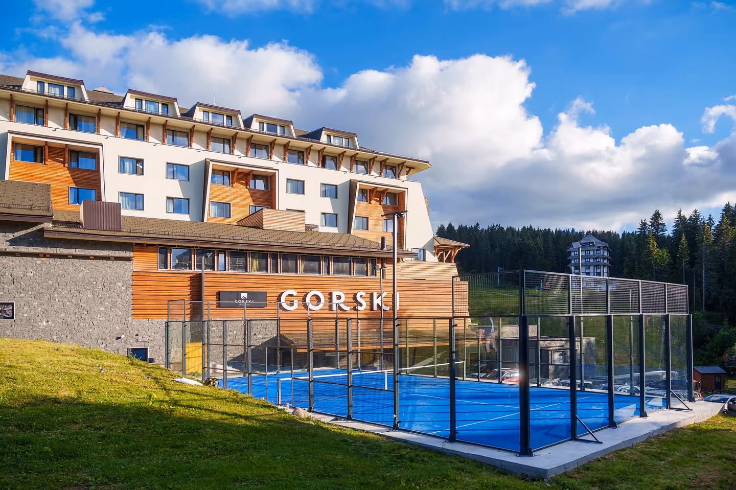 gorski-hotel-&-spa--1-padel-courts-kopaonik-hero.jpg