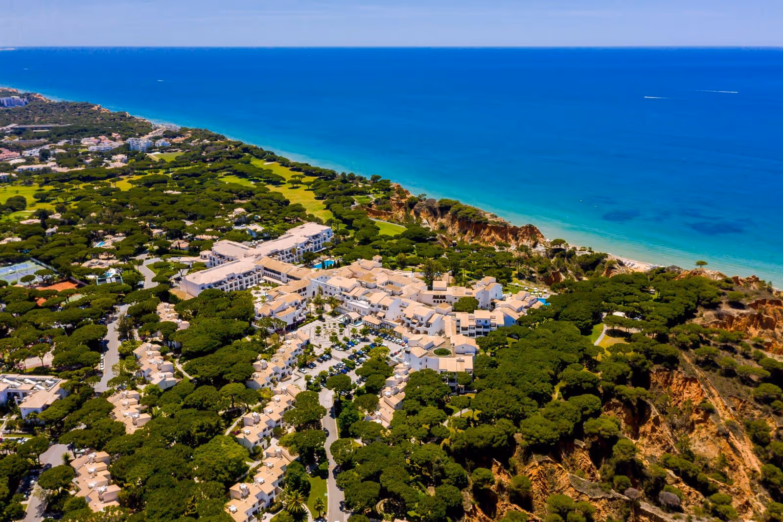 pine-cliffs-resort-portugal-3-padel-courts-albufeira-property1.jpg