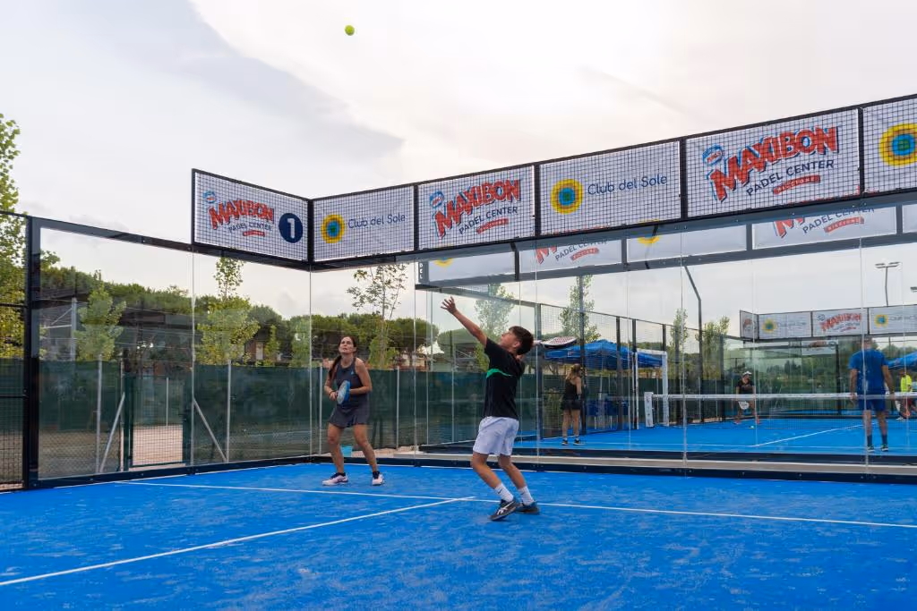 ClubdelSoleRomagnaFamilyResort-Italy-3-Riccione-court2.jpg