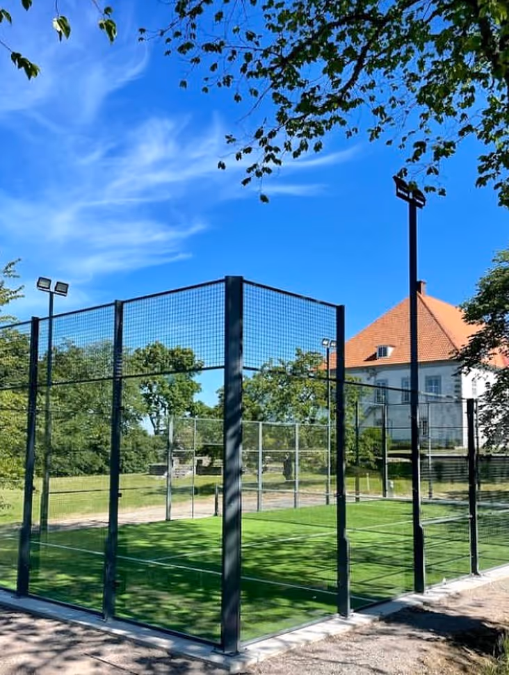 VästanåSlott-Sweden-1-Jönköping-court1.jpg