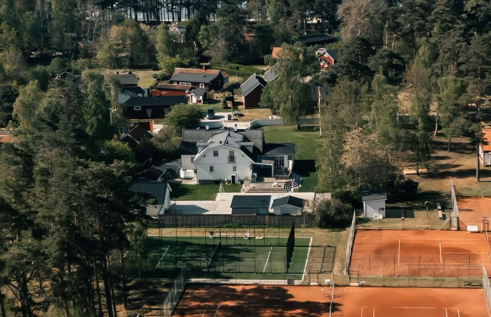 HälleviksHavsbad-Sweden-1-Blekinge-court1.png