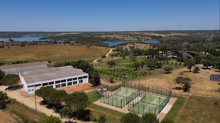 herdade-da-cortesia-hotel-portugal-2-padelherdade-da-cortesia-hotel-portugal-2-padel-courts-alentejo-hero.jpg-courts-avis-court1 (1).jpg