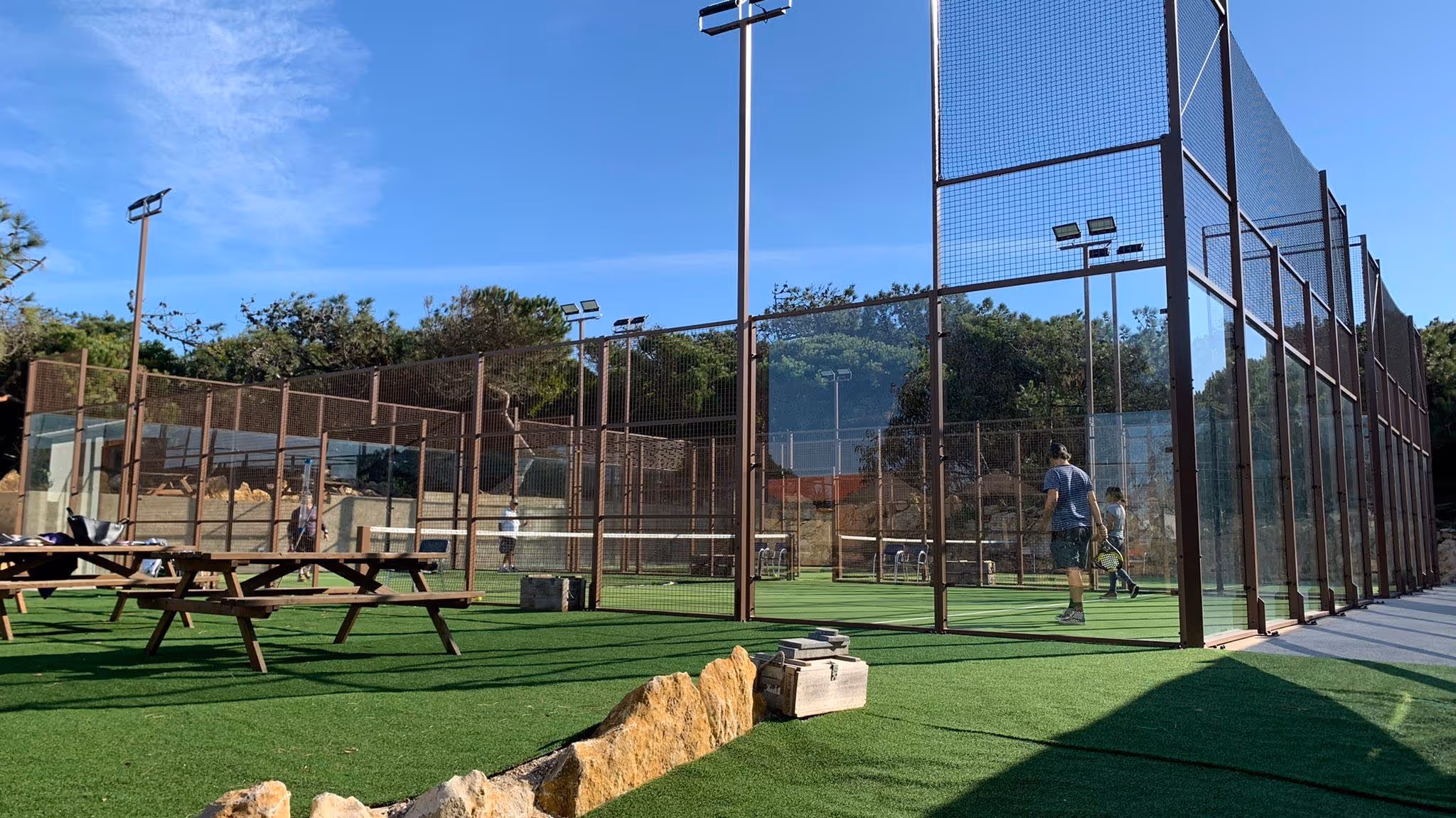 azen-cool-house-portugal-3-padel-courts-azenhas-do-mar-court3.jpg
