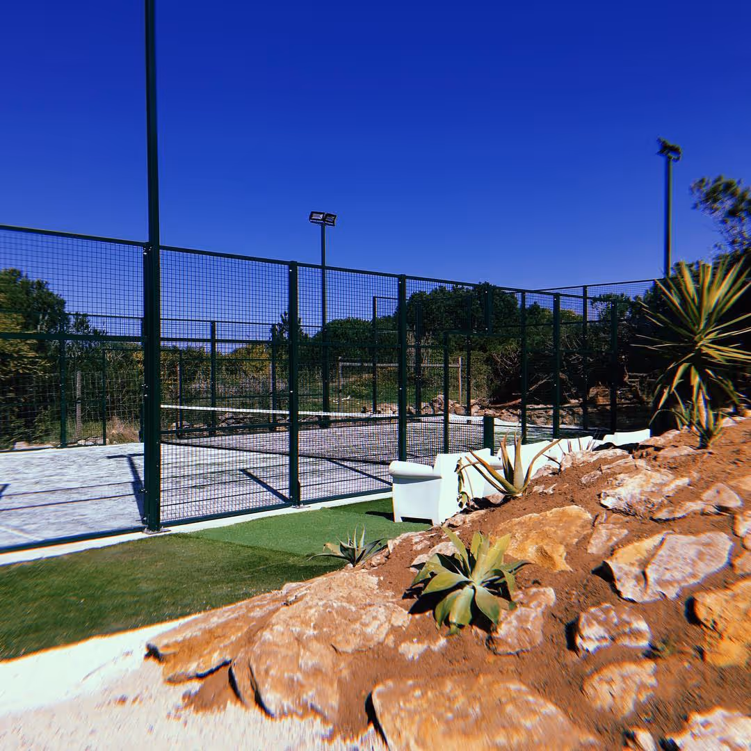 azen-cool-house-portugal-3-padel-courts-azenhas-do-mar-court2.jpg