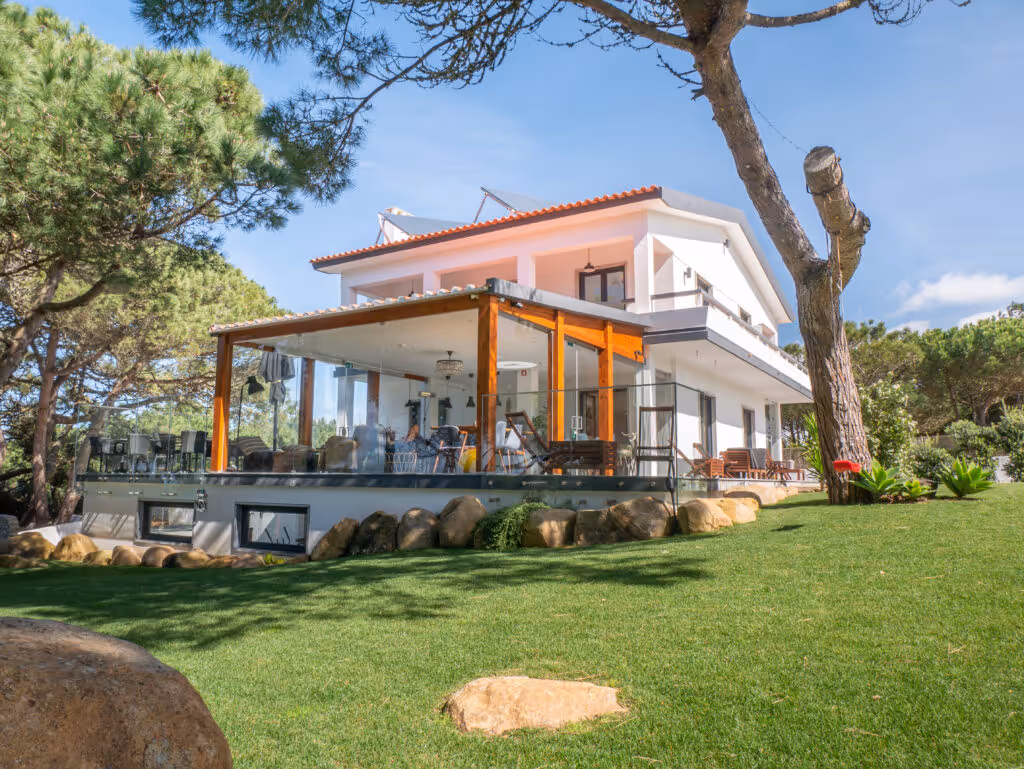 azen-cool-house-portugal-3-padel-courts-azenhas-do-mar-property1.jpg
