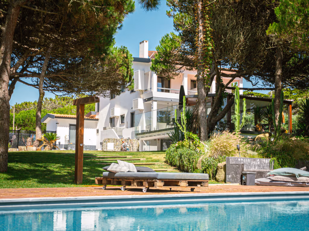 azen-cool-house-portugal-3-padel-courts-azenhas-do-mar-property2.jpg