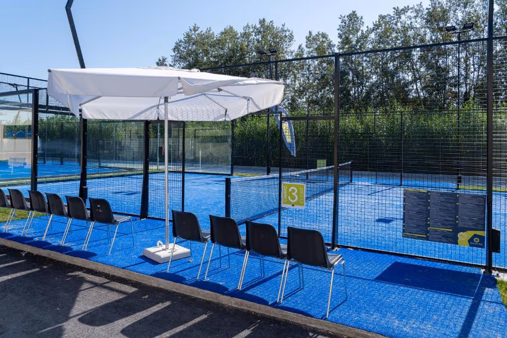 ClubdelSoleRiminiFamilyResort-Italy-3-Viserba-court2.jpg