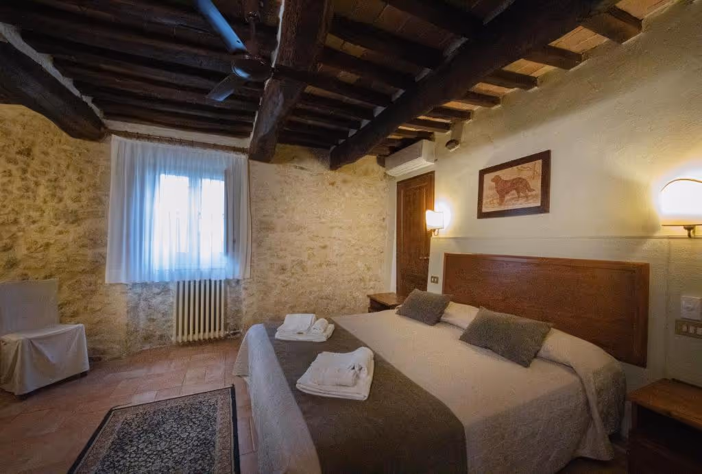 TenutaDecimo-Italy-1-SanGimignano-property2.jpg