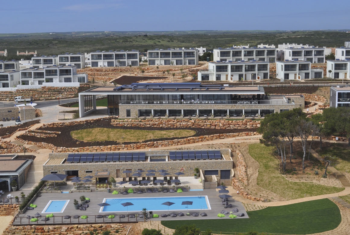 martinhal-sagres-family-beach-resort-portugal-2-padel-courts-sagres-property2.jpg