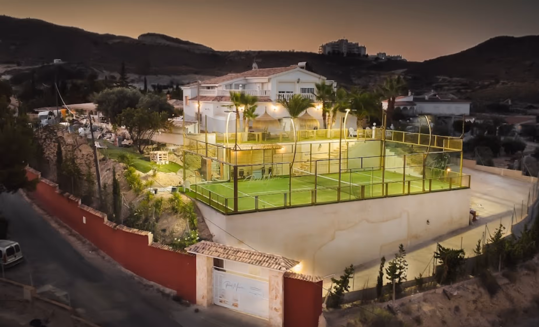 PadelMansion-Spain-1-ValencianCommunity-hero.png