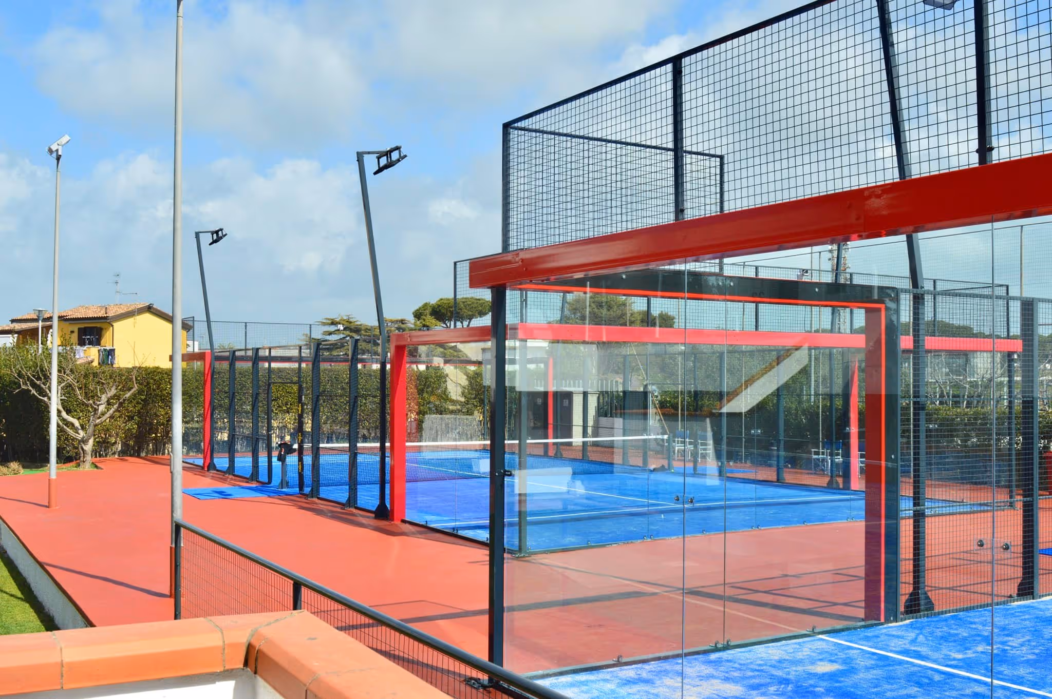 HotelKeyClub-Italy-2-MontaltodiCastro-court2.jpg