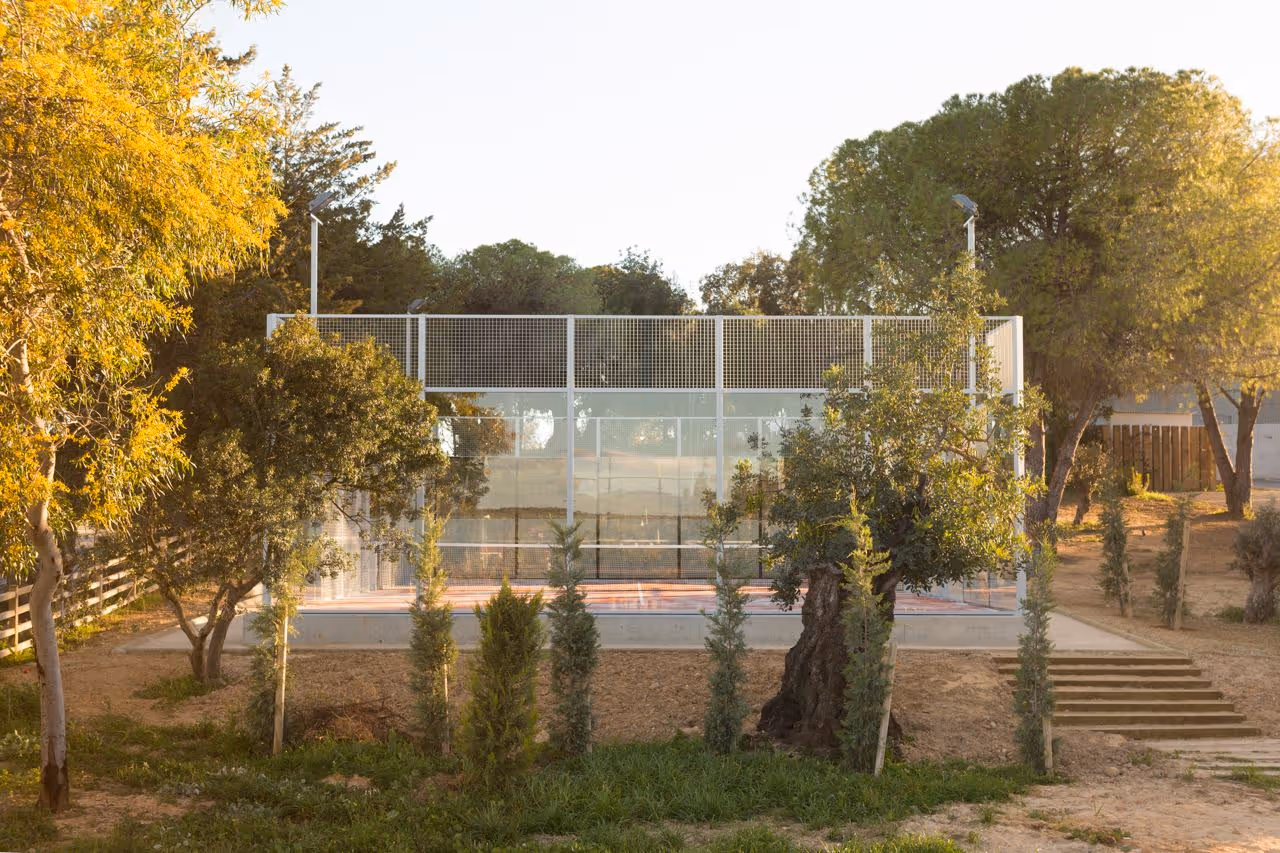 ozadi-tavira-hotel-portugal-1-padel-courts-tavira-hero.jpg
