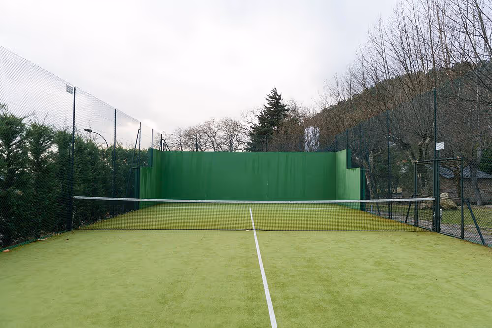 h2otel-congress-&-medical-spa--portugal-2-padel-courts-unhais-da-serra-court2.jpg