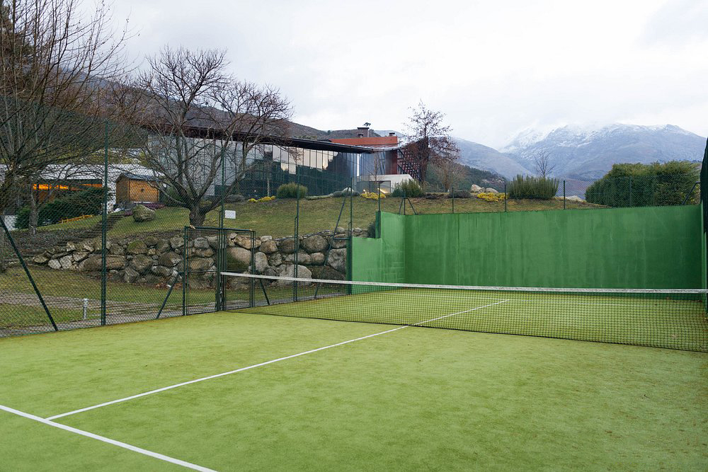 h2otel-congress-&-medical-spa--portugal-2-padel-courts-unhais-da-serra-court1.jpg