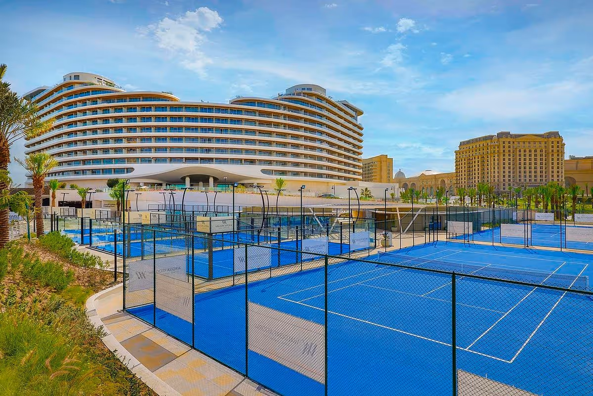 waldorf-astoria-doha-lusail-qatar-4-padel-courts-doha-court2.jpg