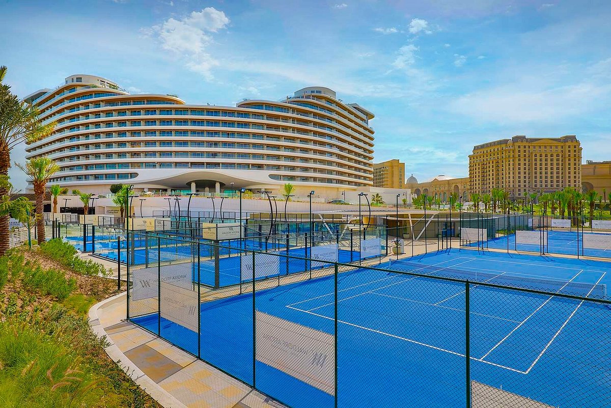 waldorf-astoria-doha-lusail-qatar-4-padel-courts-doha-court2.jpg