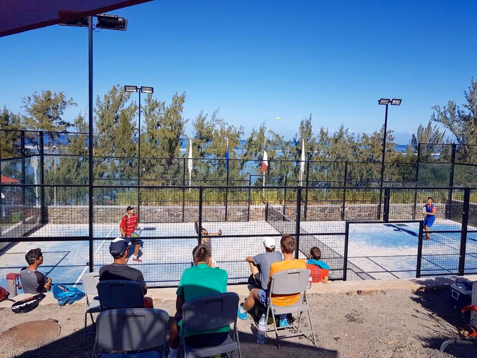 akoya-hotel-&-spa-reunion-1-padel-courts-saint-gilles-les-bains-court2.jpg