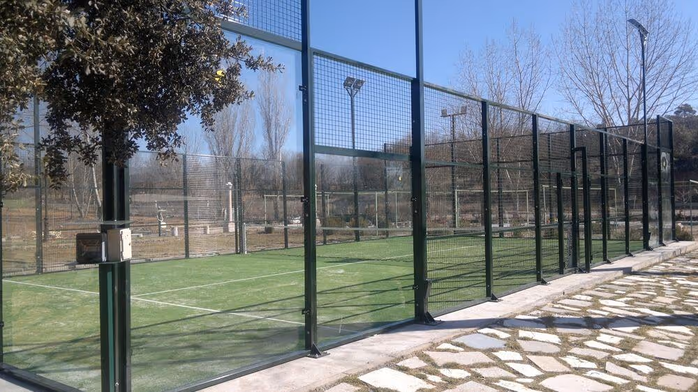 HostalIsis-Spain-1-CastillaLaMancha-court1.jpg