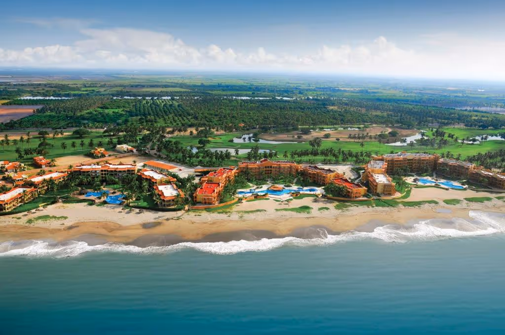 LuxurySuitesByEstrellaDelMar-Mexico-2-Northwest-property2.jpg