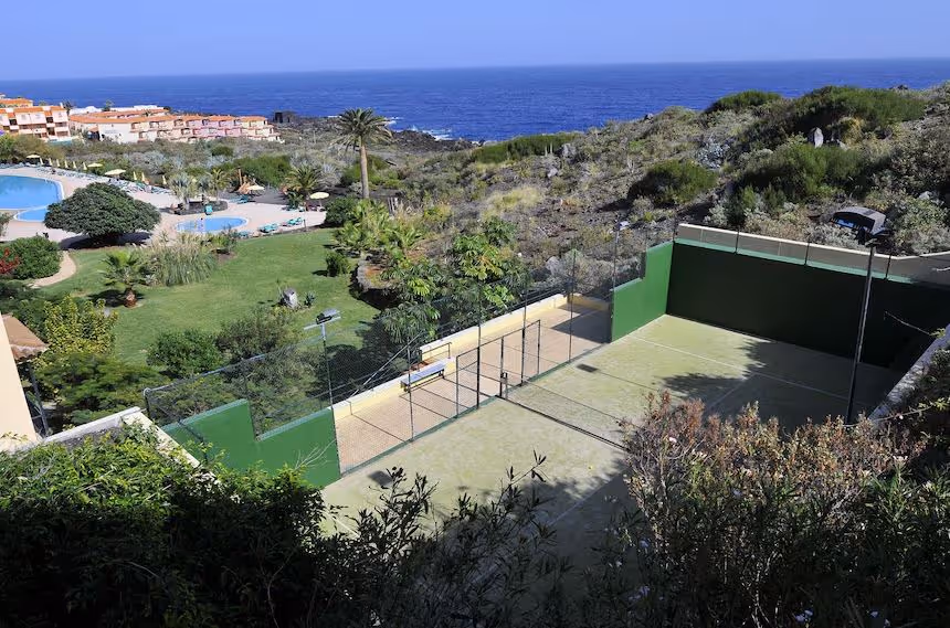 HotelLasOlas-Spain-1-CanaryIslands-court1.jpg