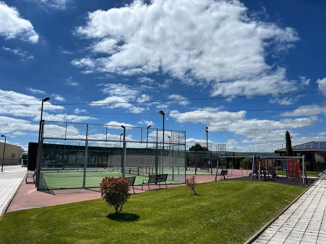 HQLaGalería-Spain-2-CastileandLeón-court1.jpg