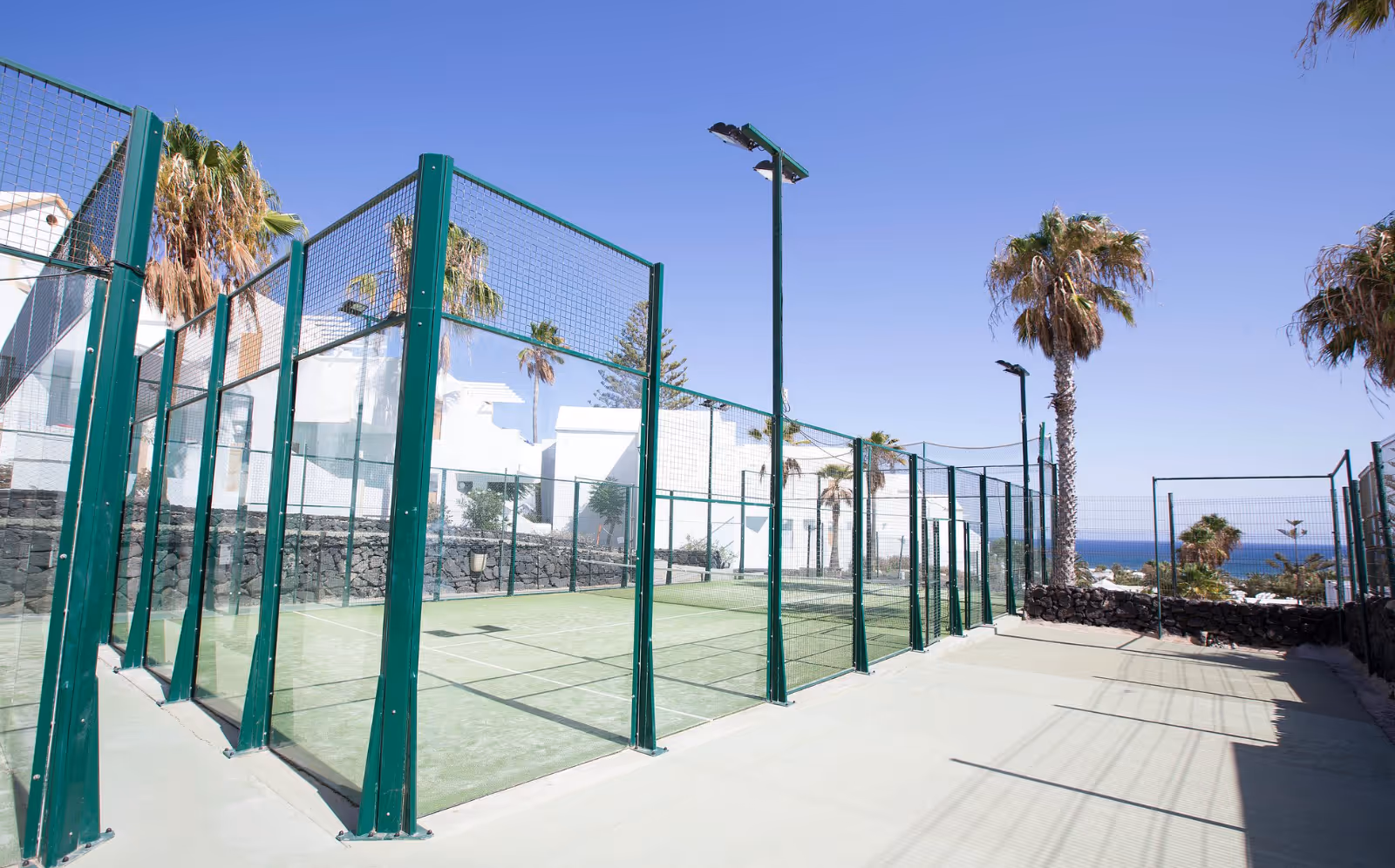 ApartamentosLIVVOMorromar-Spain-2-CanaryIslands-court2.png