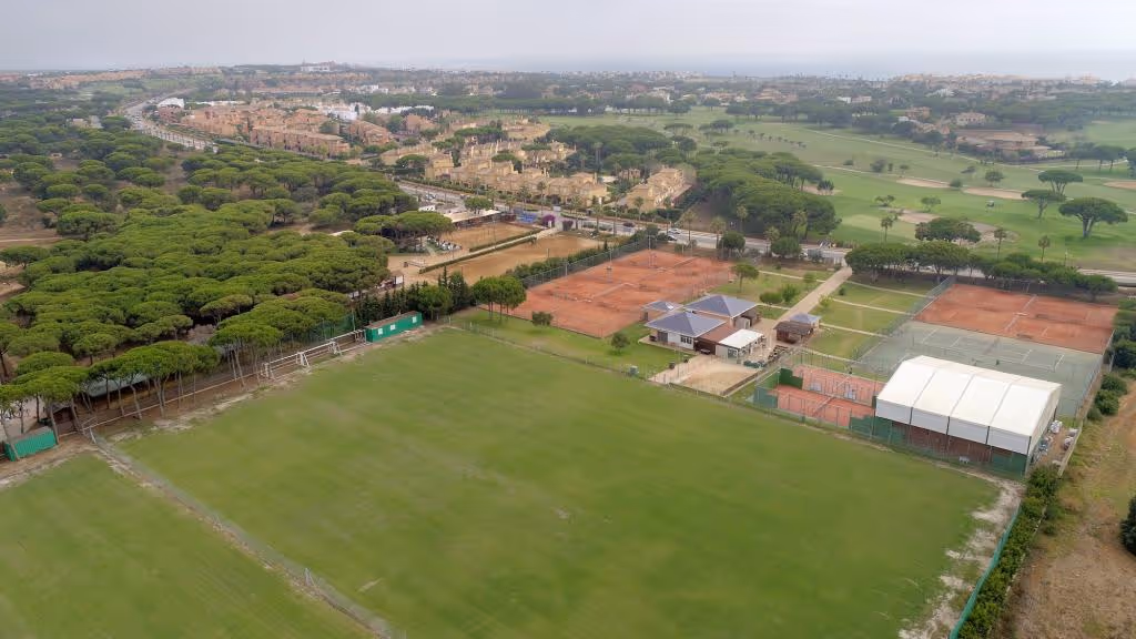 hipotels-barrosa-palace-spain-4-padel-courts-andalusia-hero.jpg