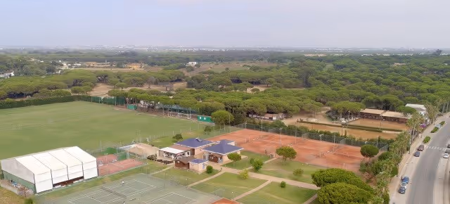 hipotels-barrosa-palace-spain-4-padel-courts-andalusia-court1.jpg