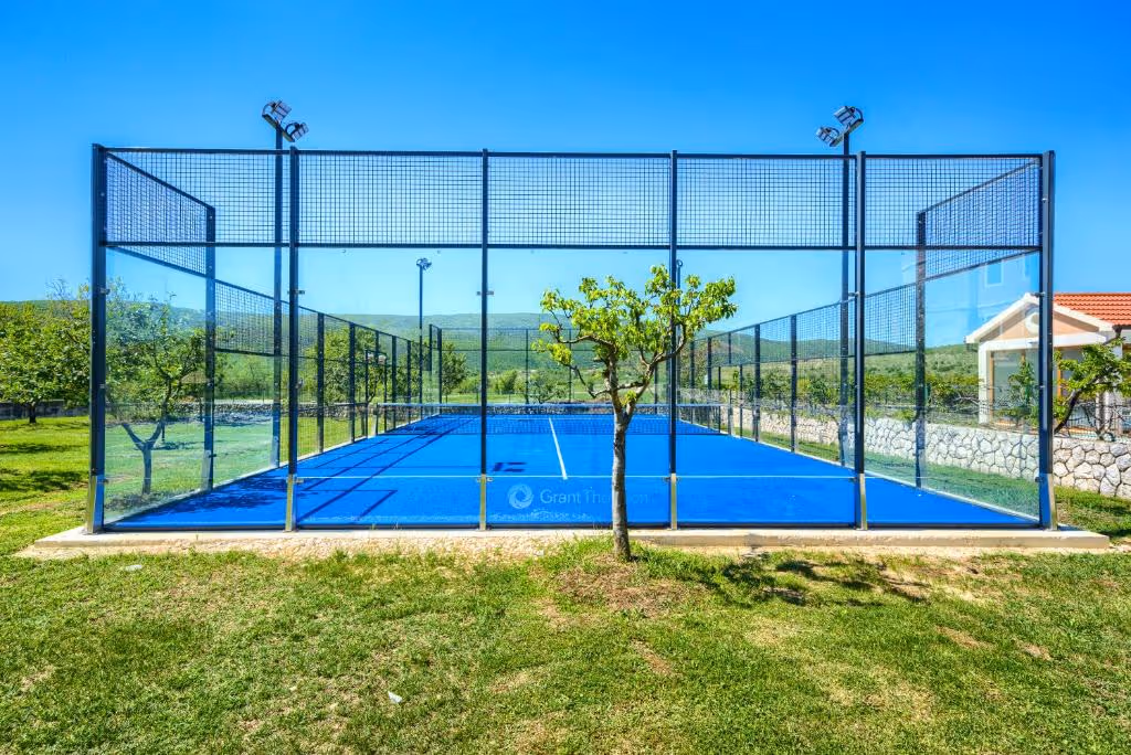 5-BedVillawithPool,Jacuzzi&PadelCourt-Croatia-1-Drniš-court2.jpg