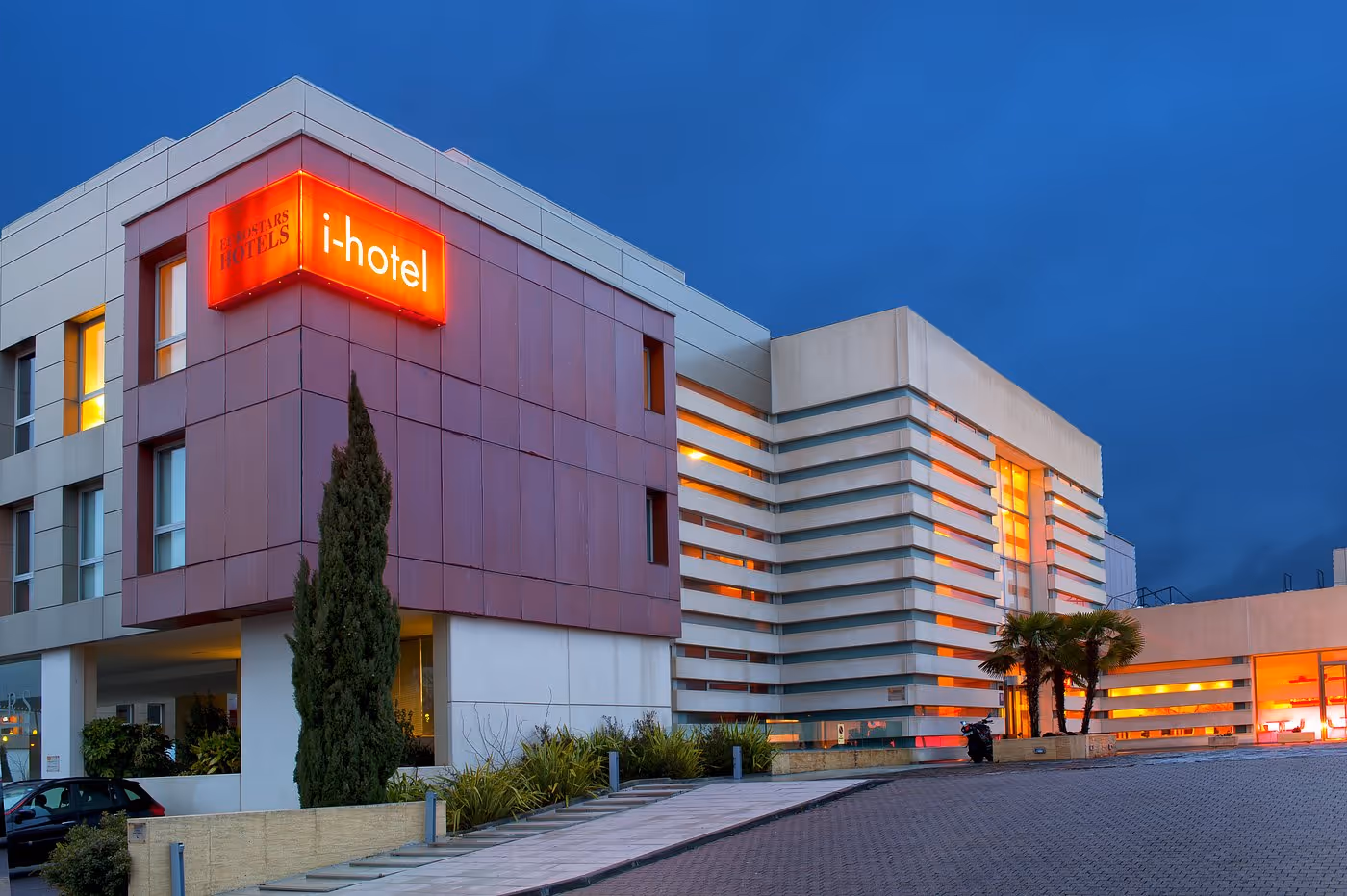 eurostars-i-hotel-madrid-spain-4-padel-courts-madrid-property2.jpg